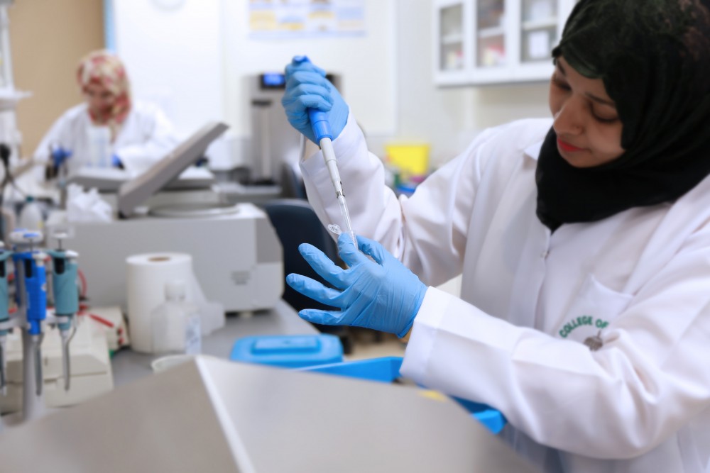 مؤسسة الجليلة تدعو علماء وطلاب دولة الإمارات العربية المتحدة  للتقدّم بطلب الحصول على مِنَح الزمالة ومِنَح البحوث في مجال الطب الحيوي