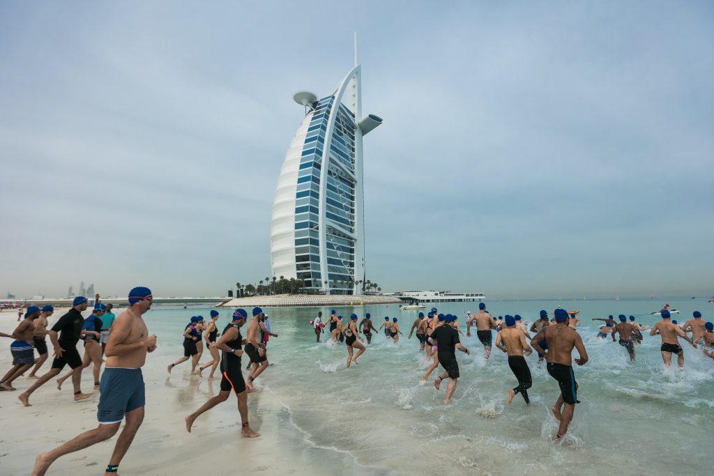 سباق دبي القابضة للسباحة